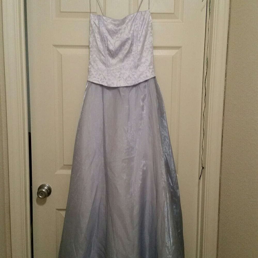 Lovely prom dress size 11-12.